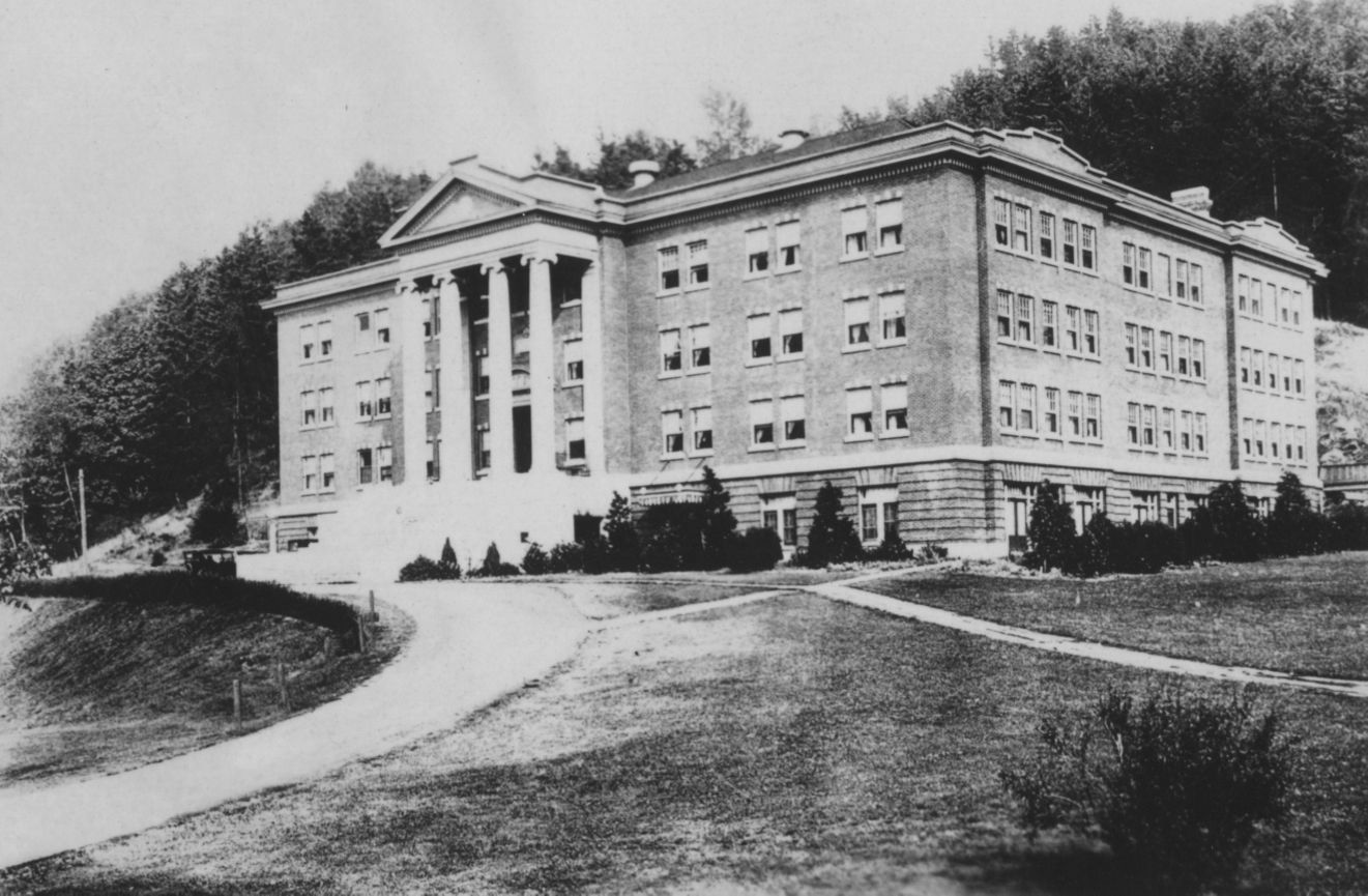 A 1925 photo of Edens Hall exterior