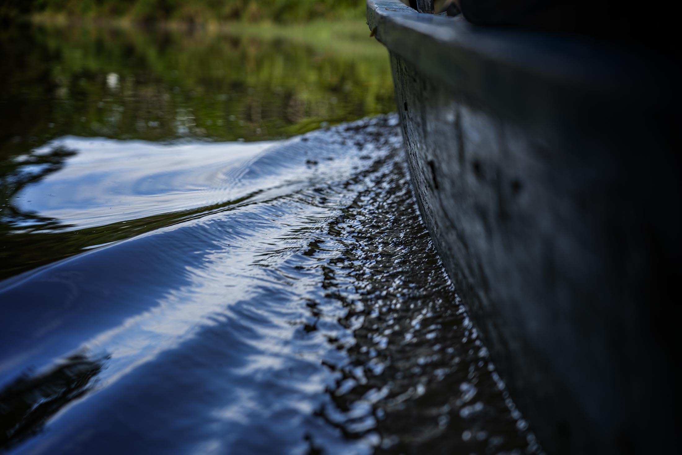 A closeup of the wakes being made in water by a boat