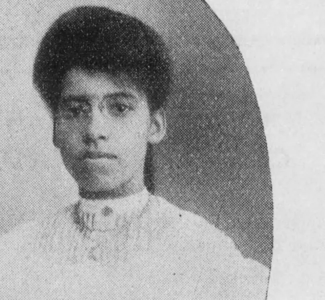 1906 black and white portrait of Alma Clark